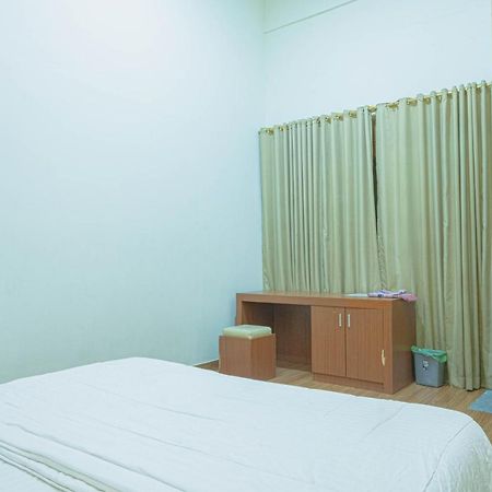Kartika Syariah Guest House Solo Exterior foto