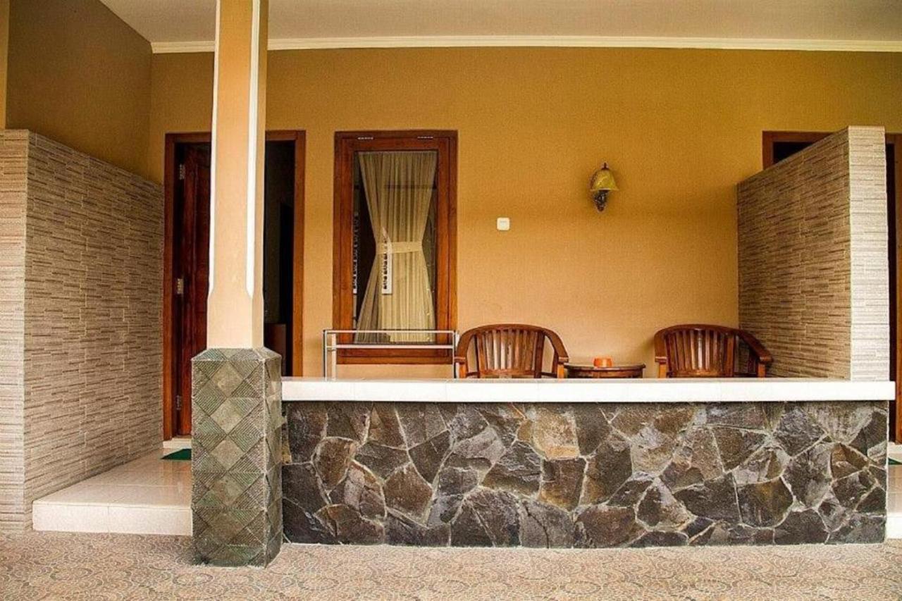 Kartika Syariah Guest House Solo Exterior foto