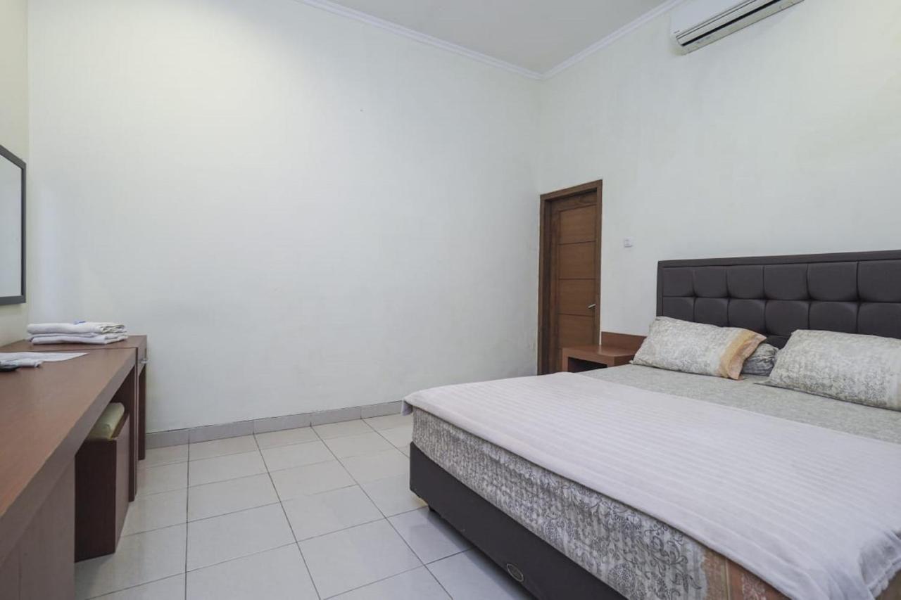Kartika Syariah Guest House Solo Exterior foto