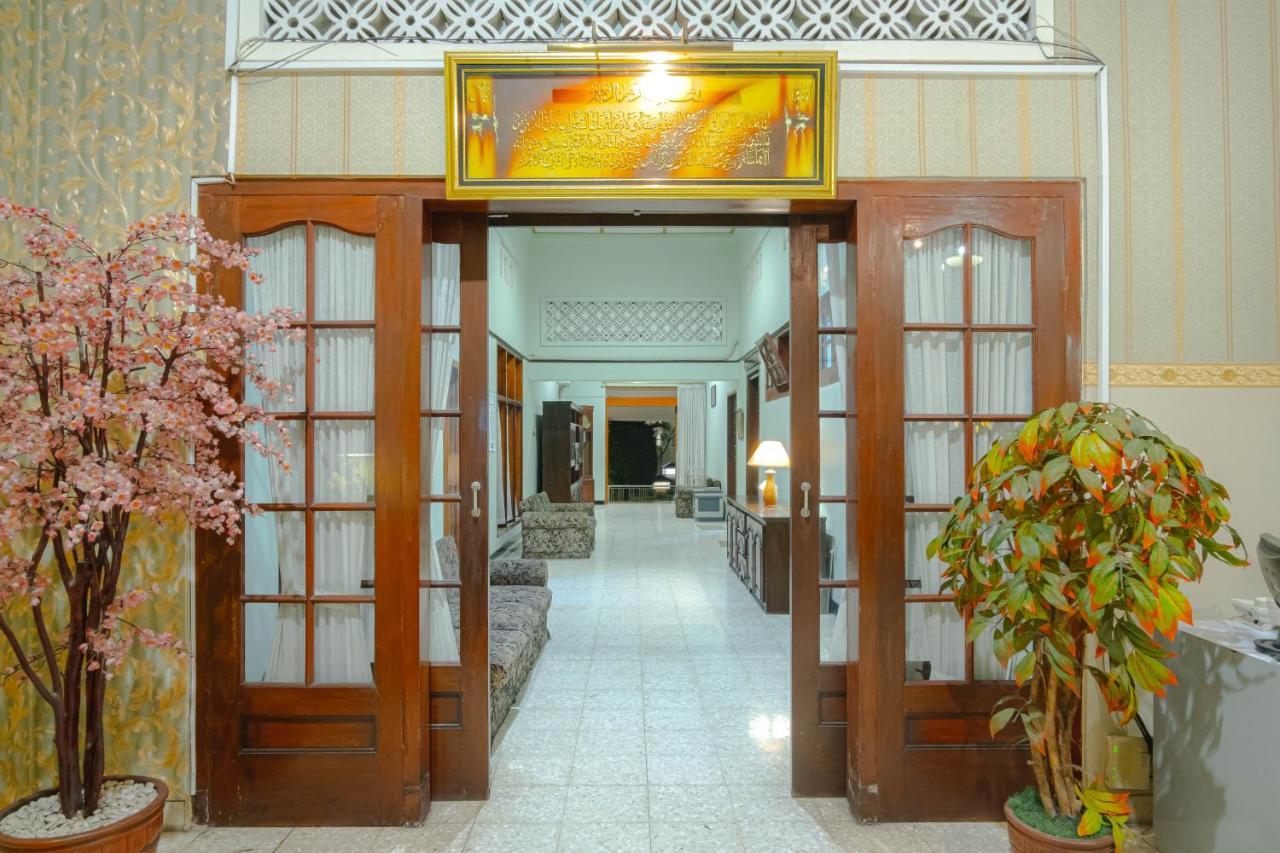 Kartika Syariah Guest House Solo Exterior foto